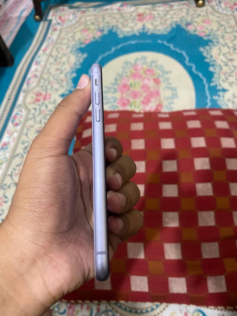 Apple iPhone 11 4