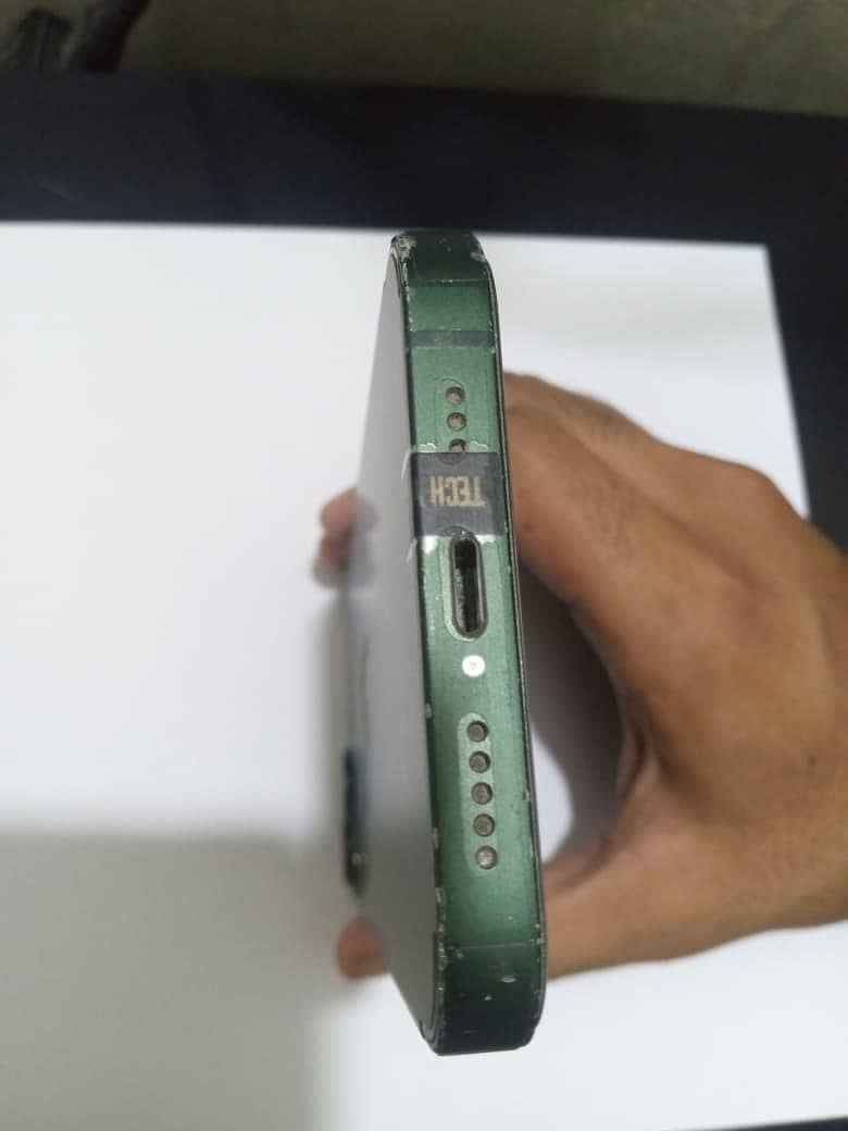 Iphone 13 4