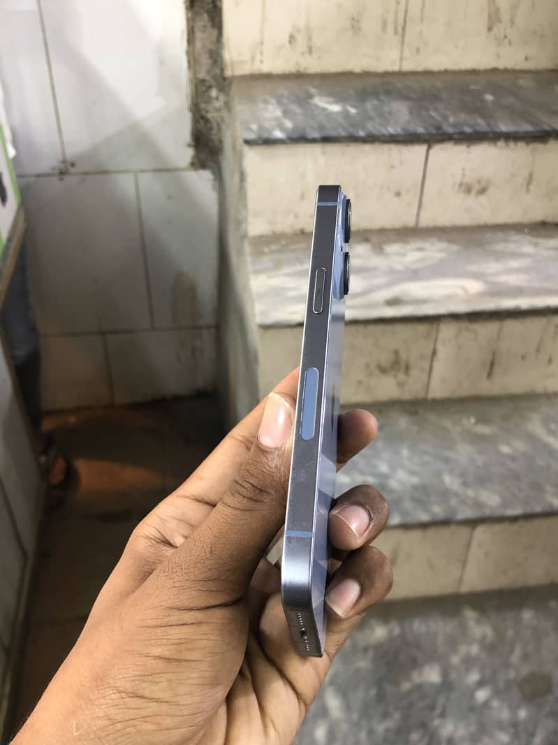 Apple iPhone 14 4