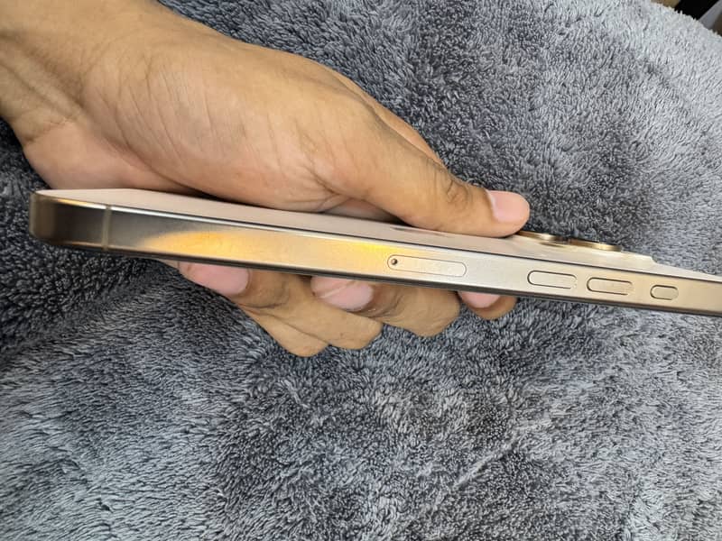 Apple iPhone 16 Pro Max 2