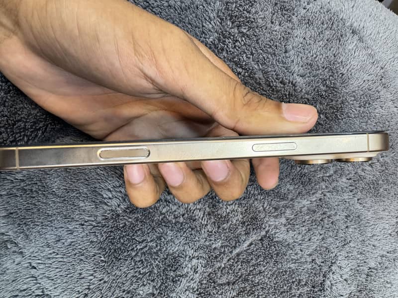 Apple iPhone 16 Pro Max 3