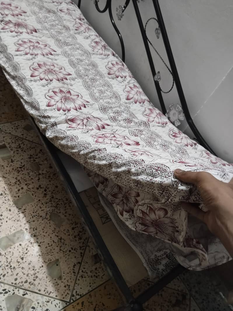 irone sofa 0