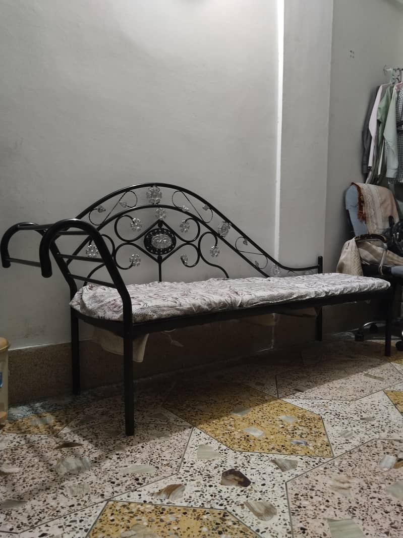 irone sofa 1