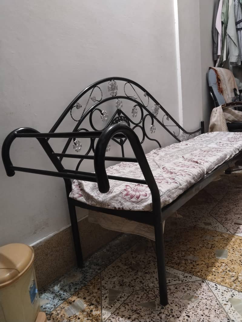 irone sofa 2