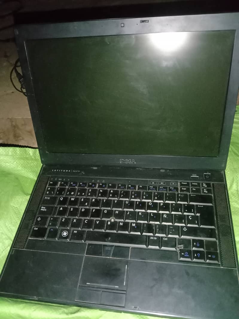 Dell Latitude E6410 0