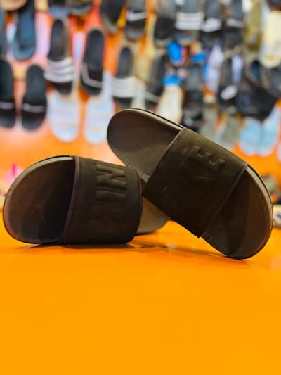 Nike slides condition 10/9 price 1800 men Slippers Size Euro 44 UK 10