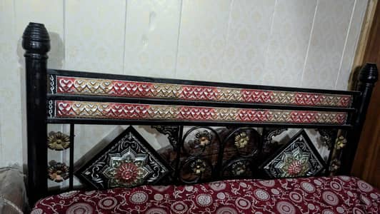 Queen bed For sale 10/10  only bed like new