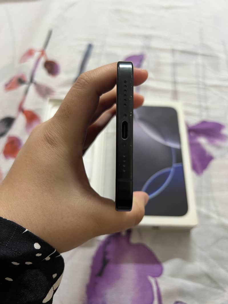 Apple iPhone 16 Pro Max 3