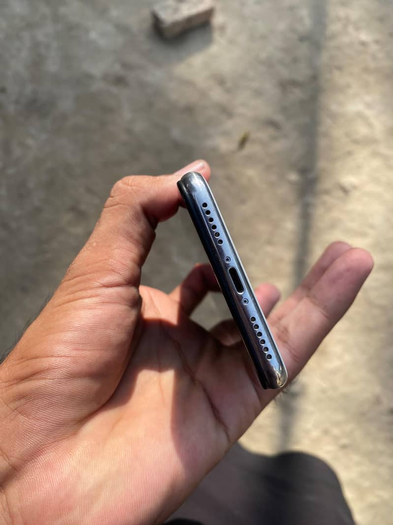 Apple iPhone X 3