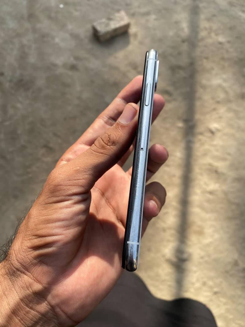 Apple iPhone X 6