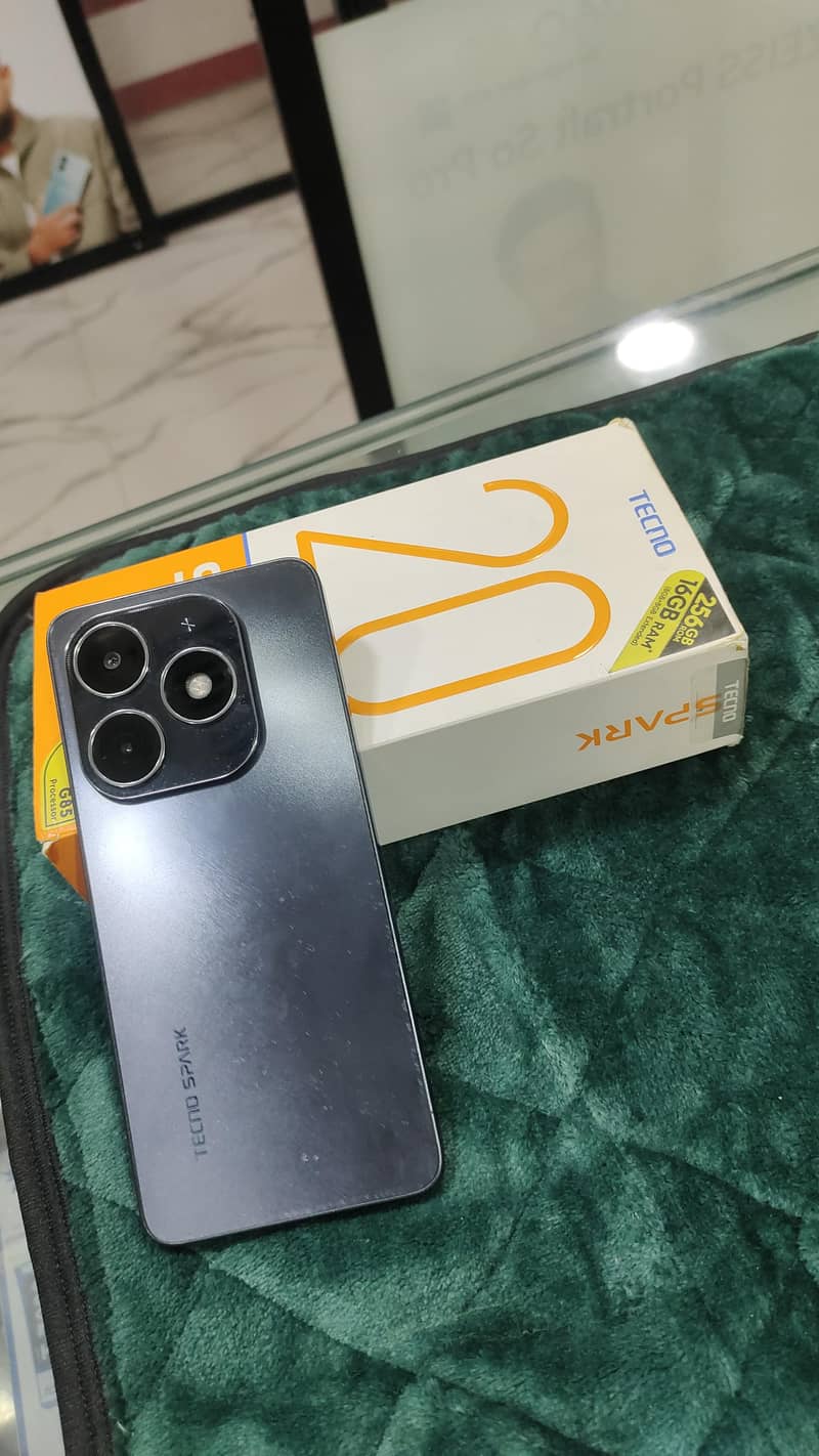 Tecno Spark 20 0