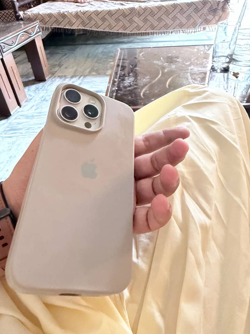 Apple iPhone 15 plus 3