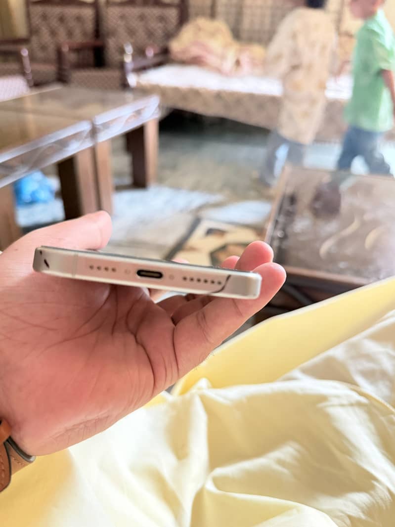 Apple iPhone 15 plus 4