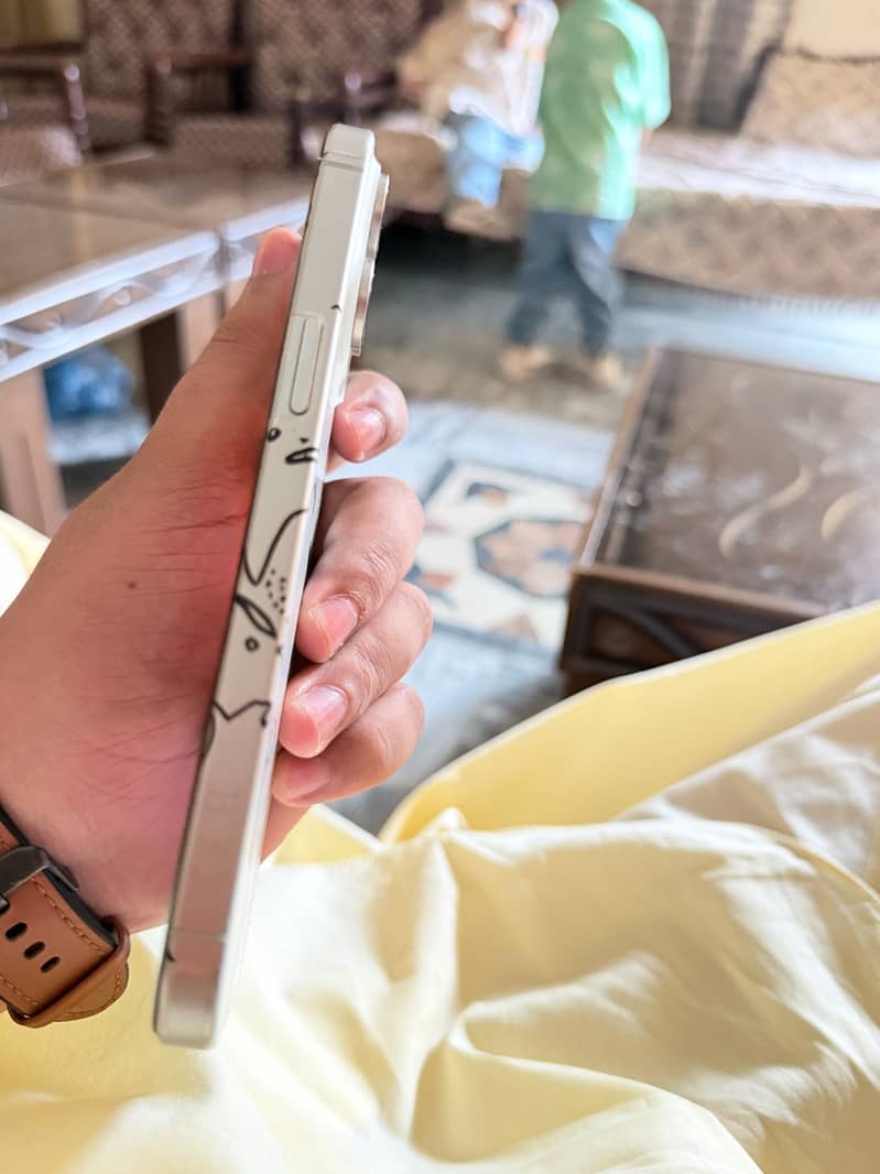 Apple iPhone 15 plus 6