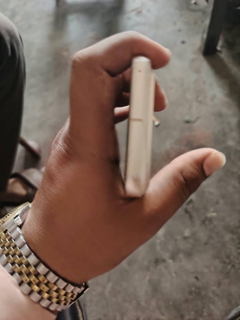 Google Pixel 8 4