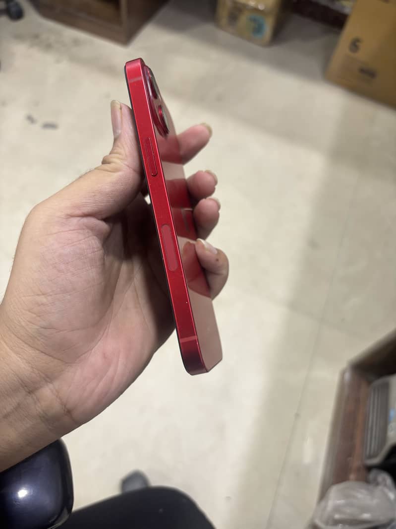 Apple iPhone 13 2