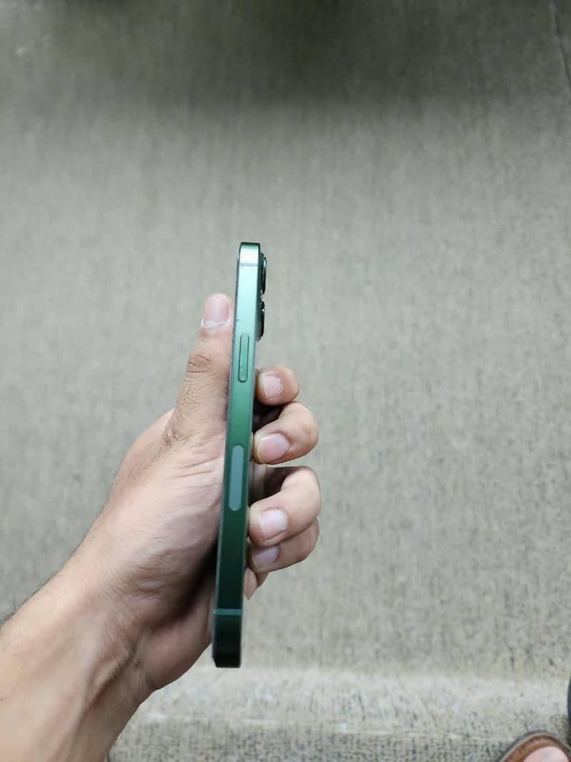 Apple iPhone 13 7
