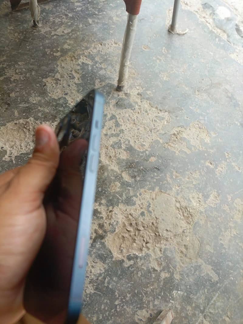 IPhone 13 3