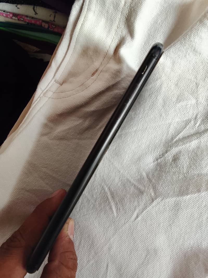 Apple iPhone 7 3
