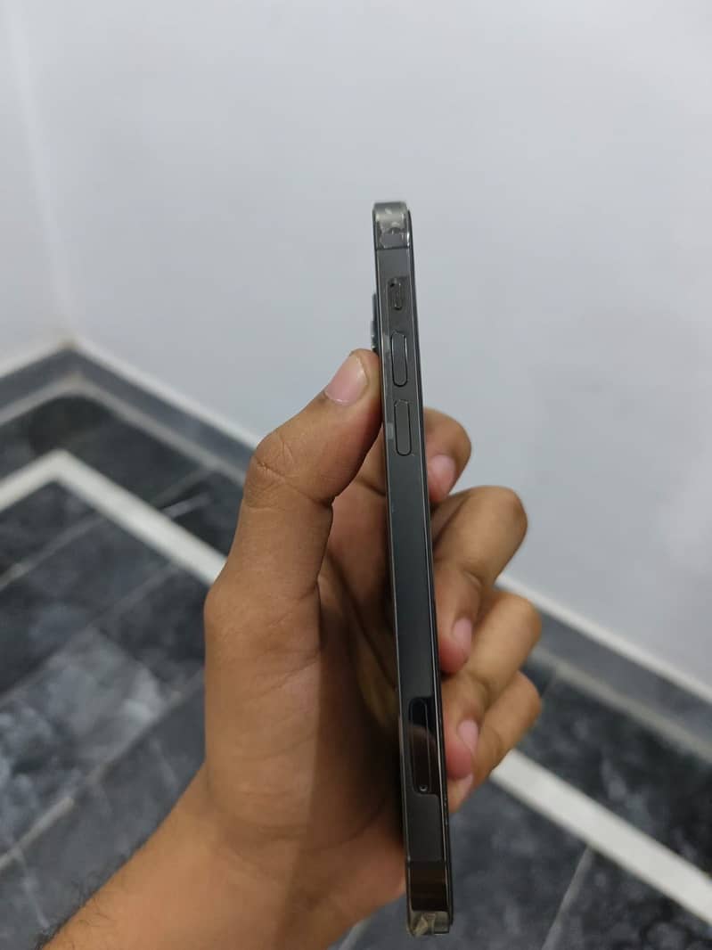 Apple iPhone 12 Pro 3