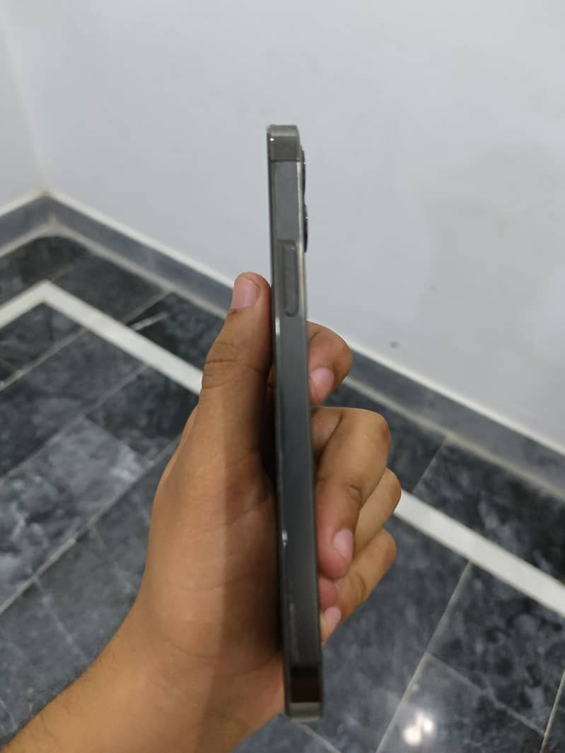 Apple iPhone 12 Pro 4
