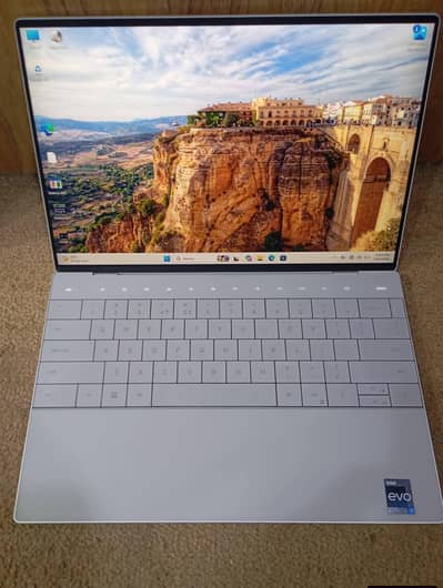 DELL XPS 13 9320 – Premium Business Laptop