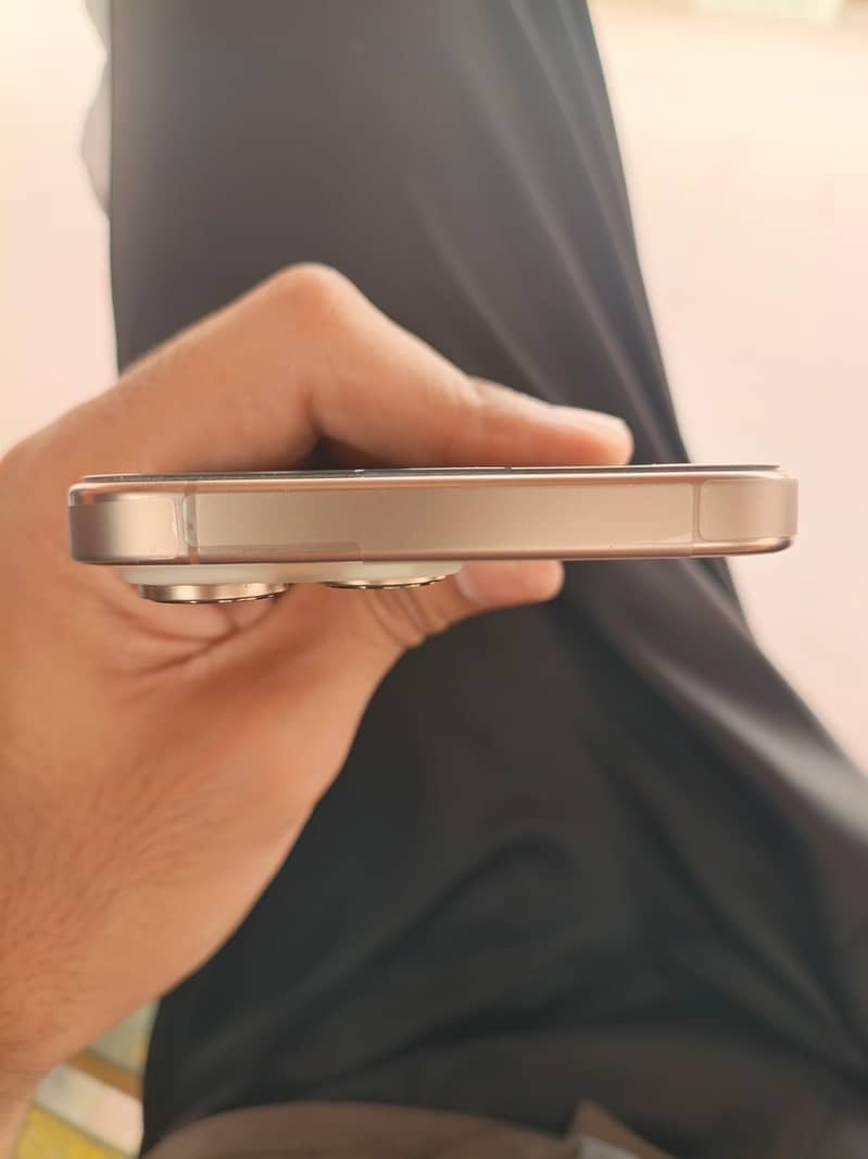 Apple iPhone 16 Pro Max 5
