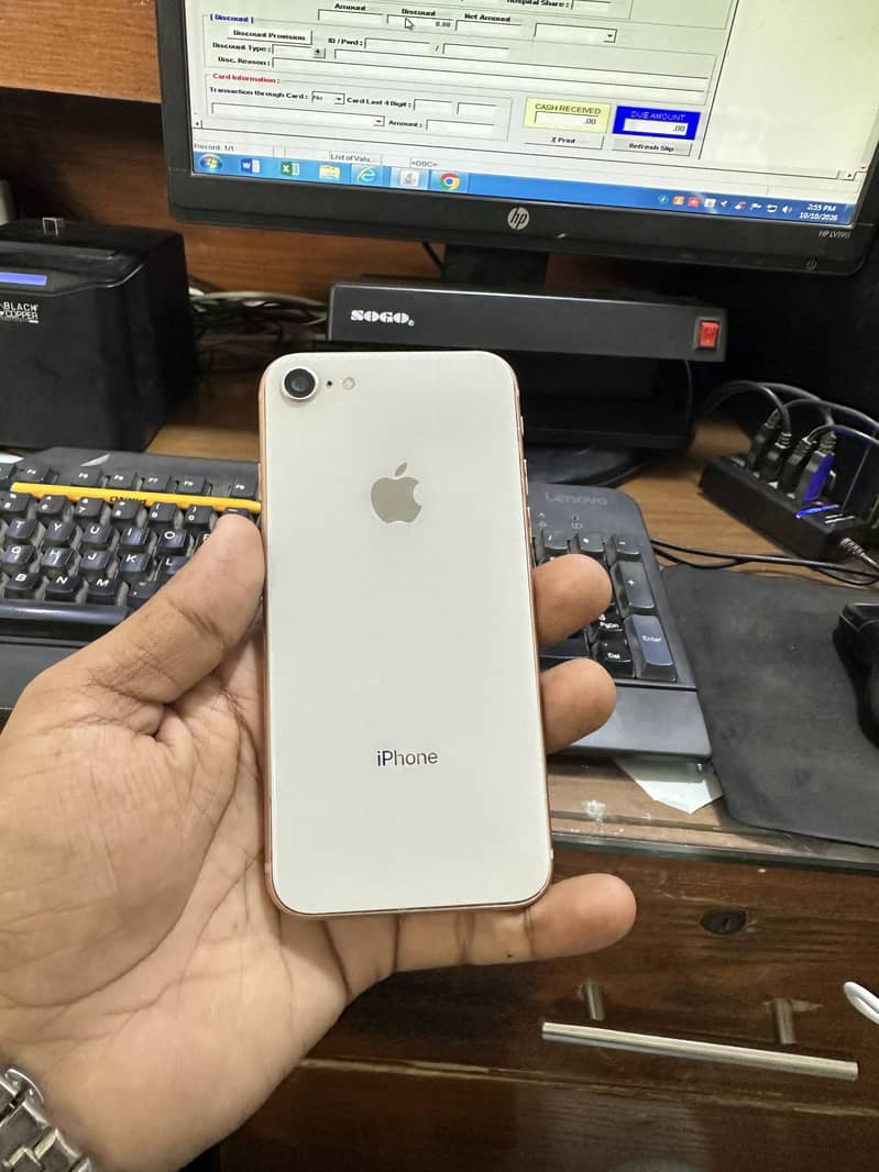 Apple iPhone 8 3