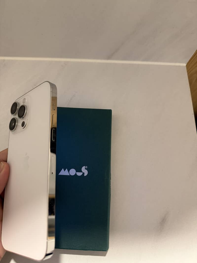 Apple iPhone 14 Pro Max 0