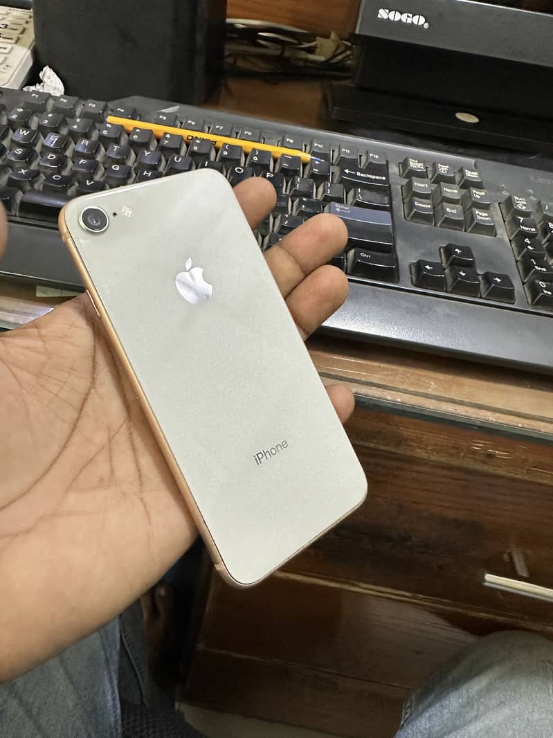 Apple iPhone 8 18