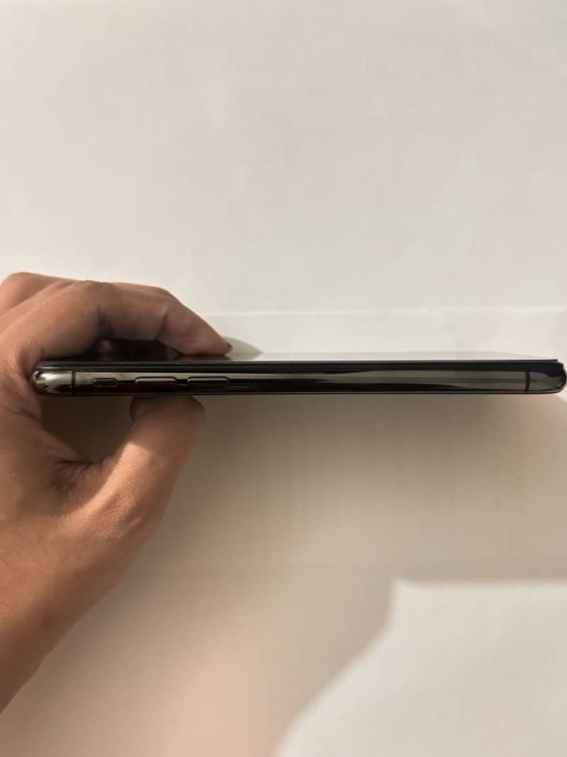 Apple iPhone X 4