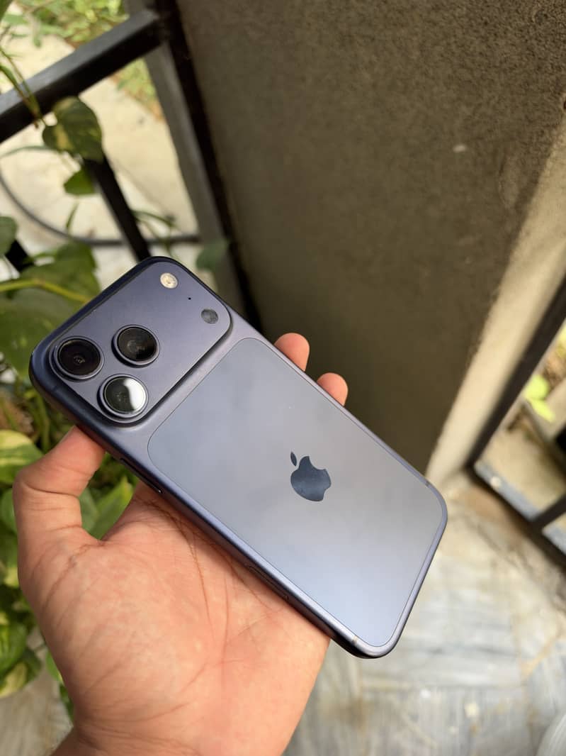 Apple iPhone 17 Pro Max 0