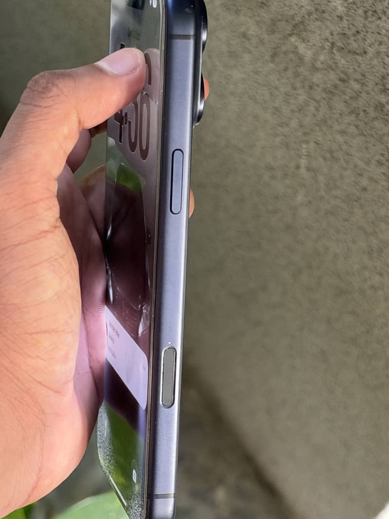 Apple iPhone 17 Pro Max 4