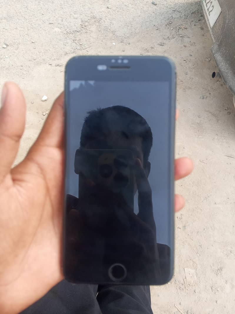 Apple iPhone 8 Plus 1