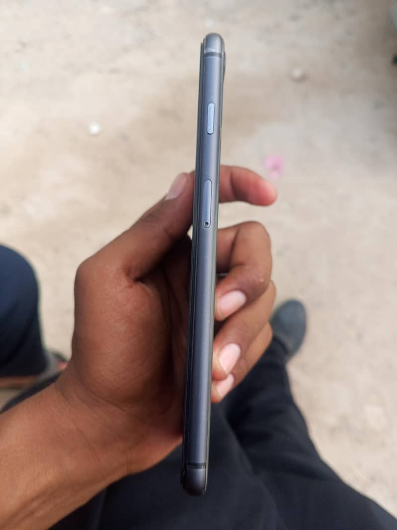 Apple iPhone 8 Plus 4
