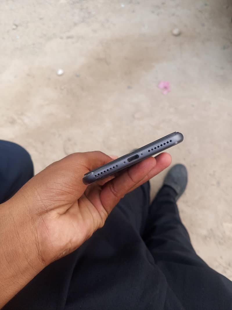 Apple iPhone 8 Plus 6