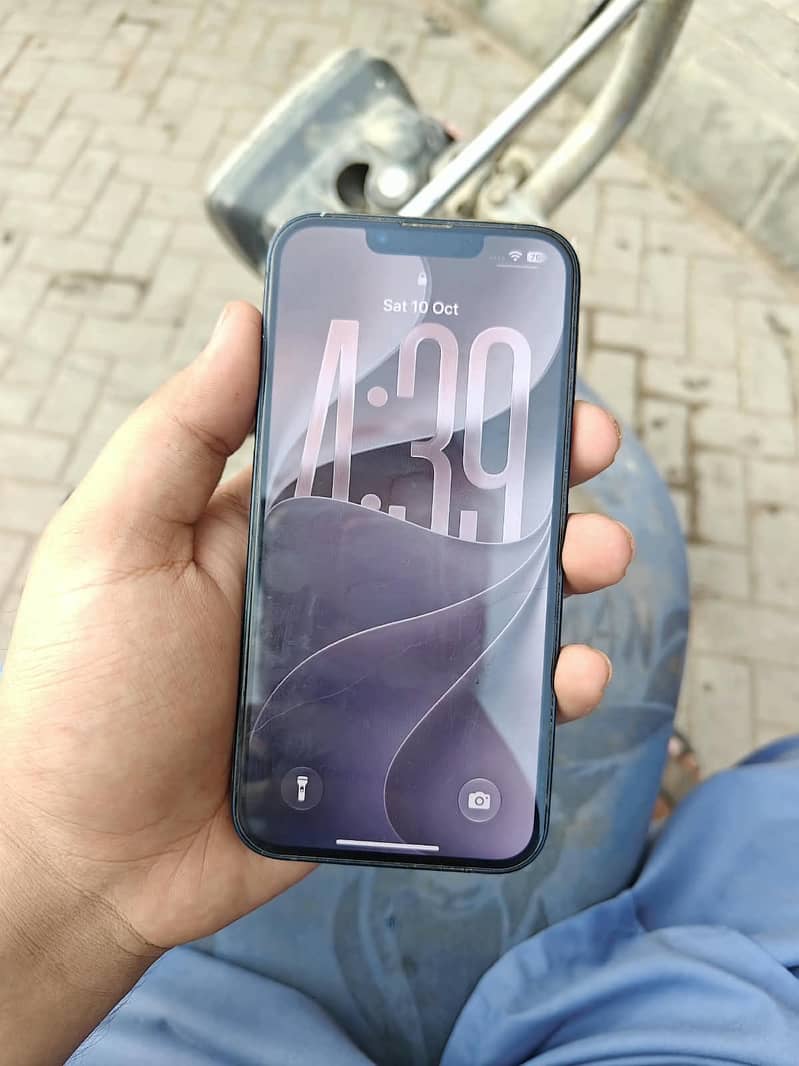 Apple iPhone 13 2