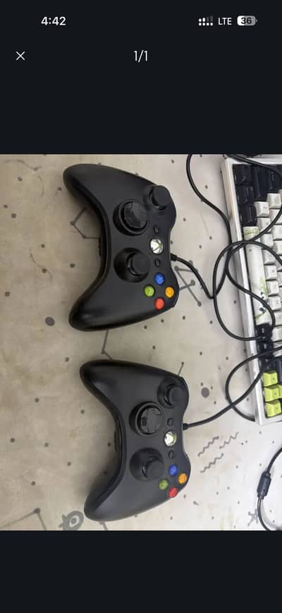 2 xbox controllers