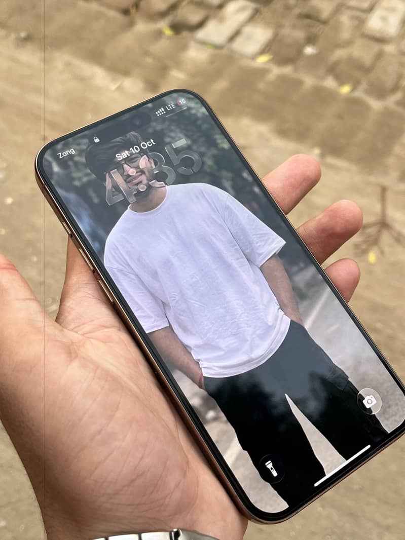 Apple iPhone 16 Pro Max 4