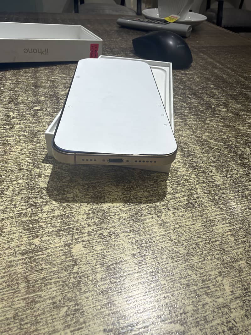 Apple iPhone 16 Pro Max 2