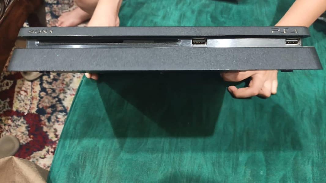 PS4 SLIM 1