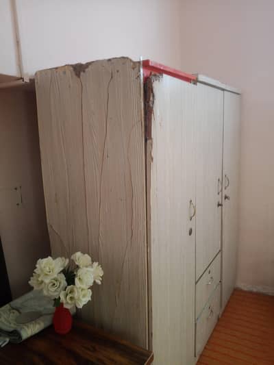 urgent sale 3 door almari