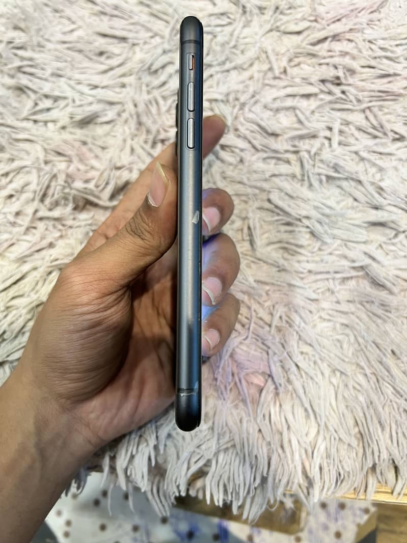 Apple iPhone 11 0
