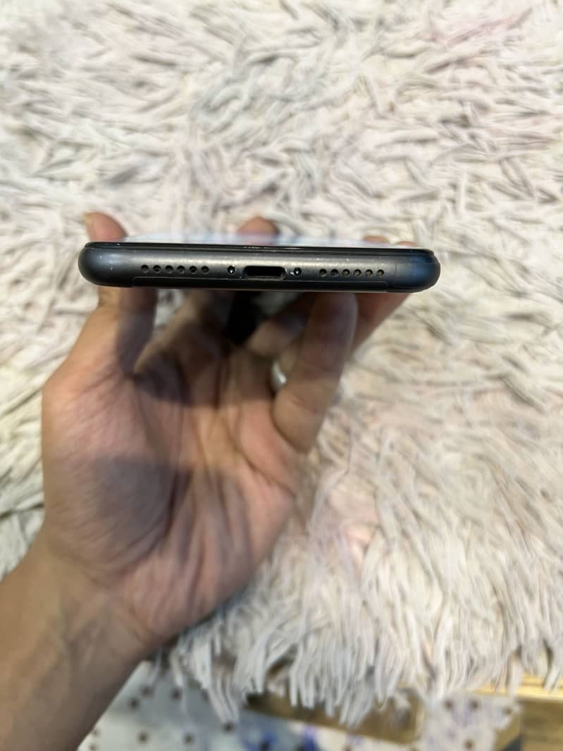 Apple iPhone 11 3