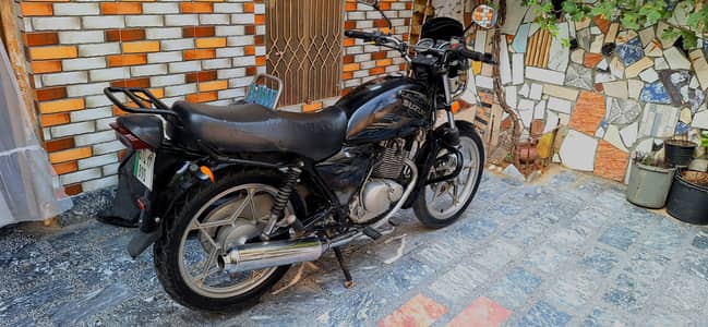 Suzuki GS 150 Black 10/10 Price is negotiable