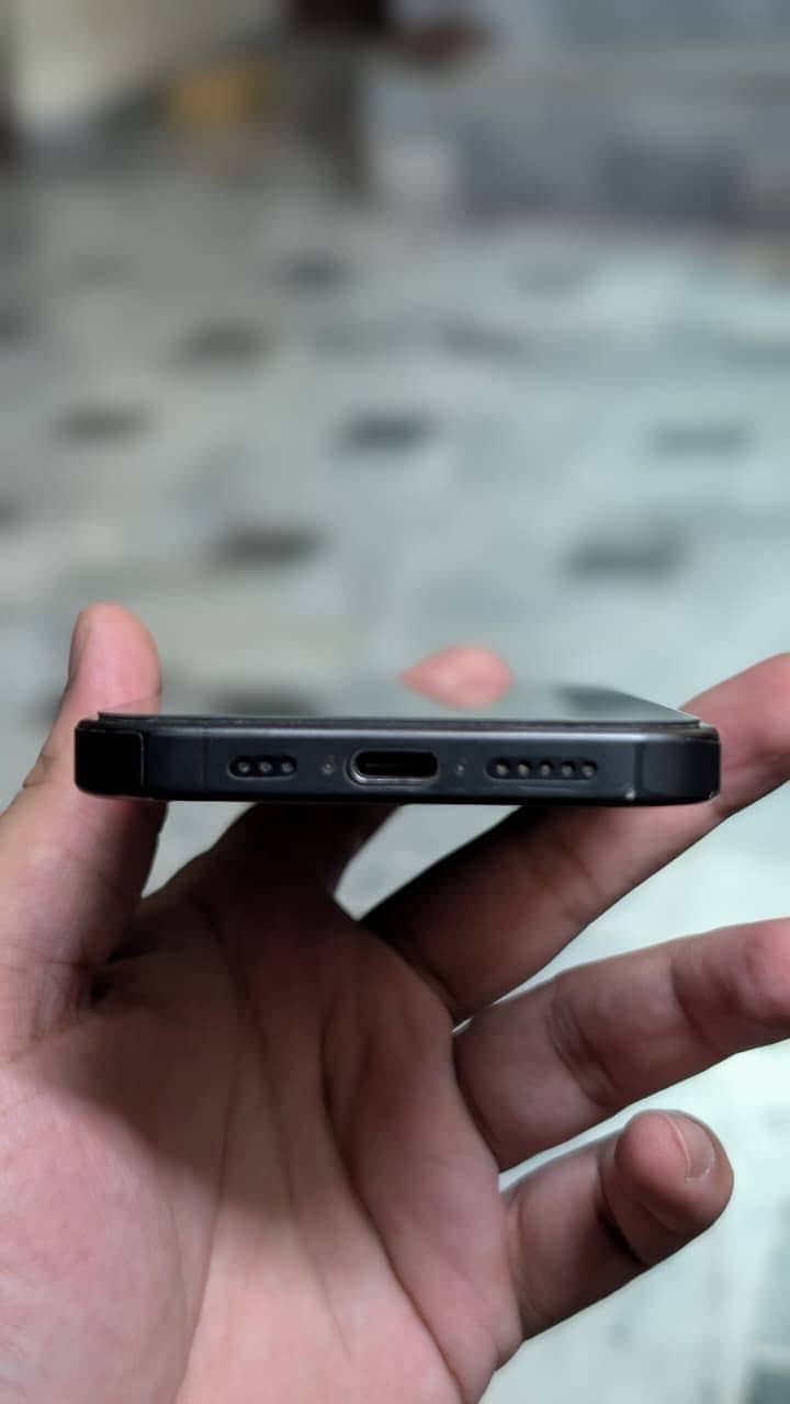 Apple iPhone 15 Pro 2