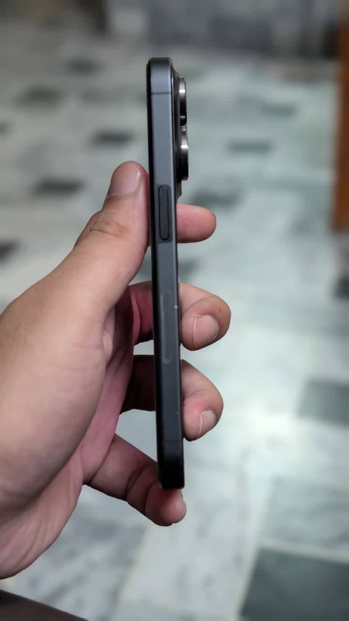 Apple iPhone 15 Pro 3