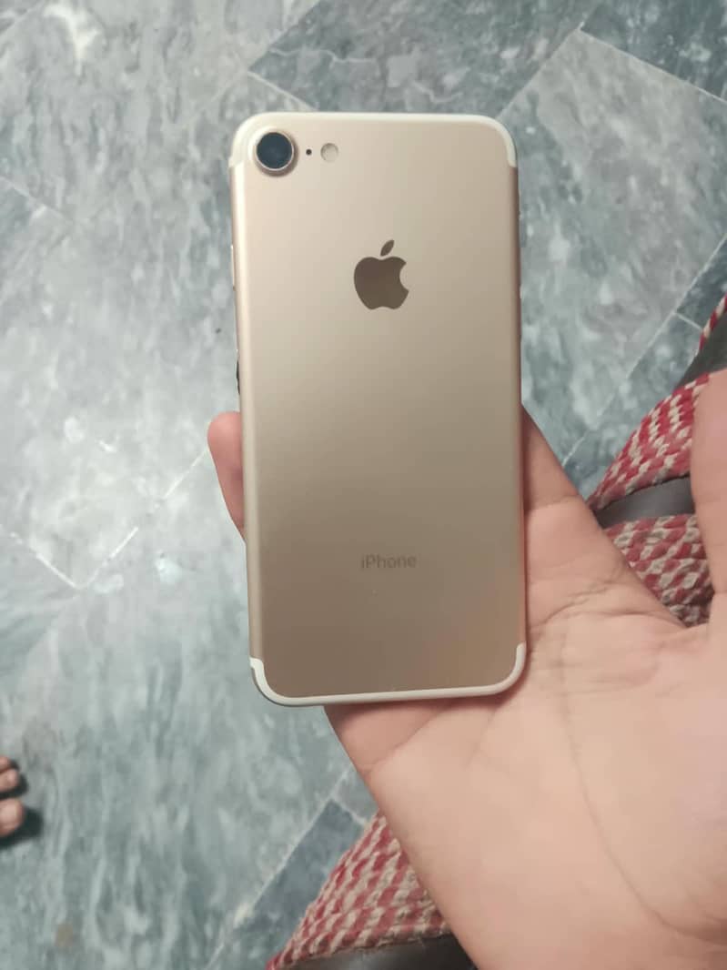 Apple iPhone 7 2
