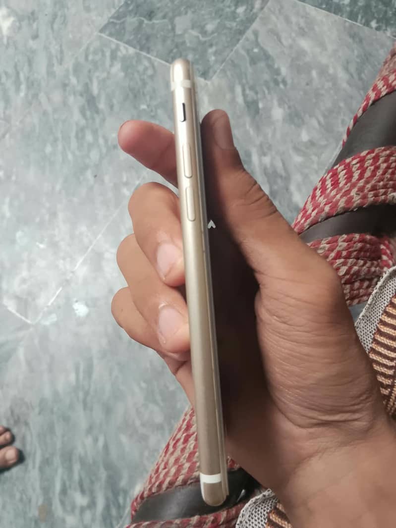 Apple iPhone 7 3