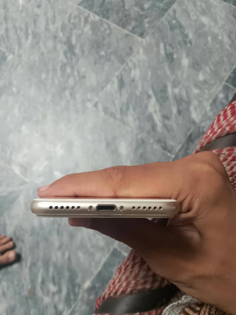 Apple iPhone 7 4